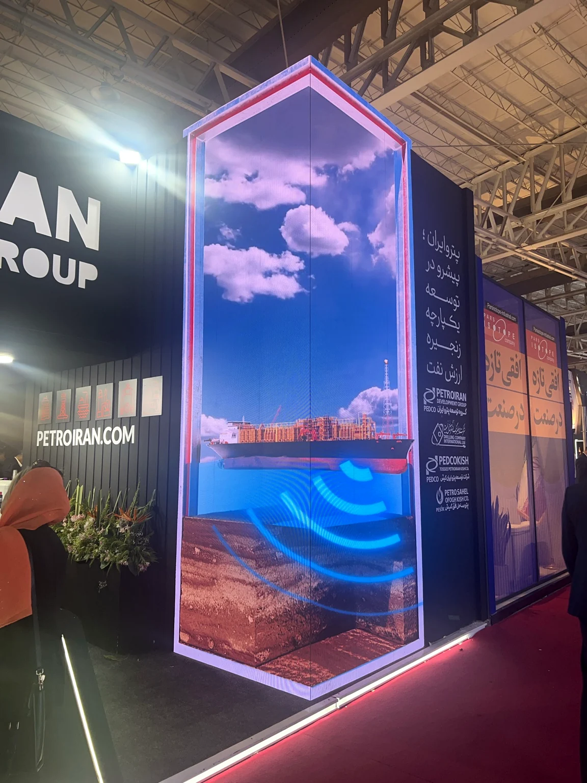 Tanker visualization displayed on the corner LED screen